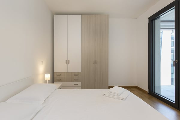 Großzügige 4,5-Zimmer-Wohnung, zentral und nahe den Universitäten von Lugano 8