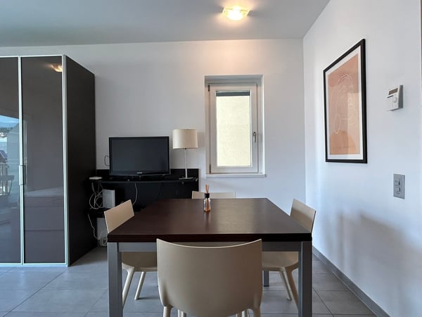 MONOLOCALE ARREDATO IN ZONA CASSARATE 8
