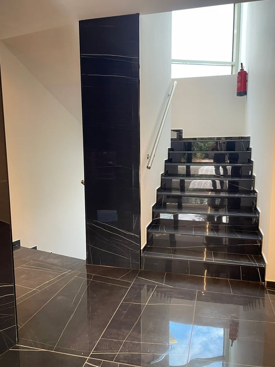 Attico di lusso con terrazza e jacuzzi a Massagno – Disponibile subito 8