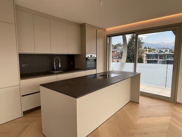 Attico di lusso con terrazza e jacuzzi a Massagno – Disponibile subito 14