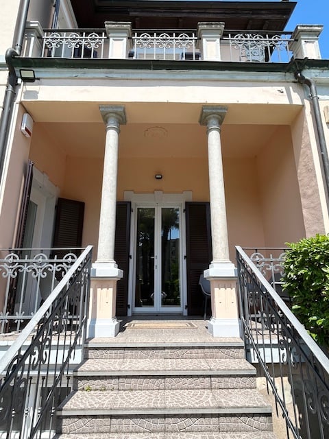 AFFITTASI MENSILMENTE Villa pronta all'uso in centro Lugano con importante vista lago 25