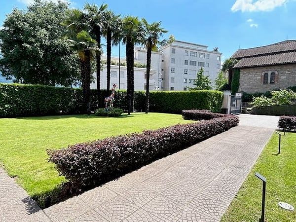 AFFITTASI MENSILMENTE Villa pronta all'uso in centro Lugano con importante vista lago 27