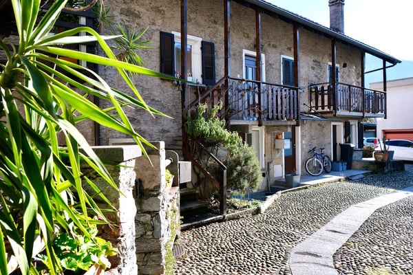 Luminosa casa di charme a Gordola in contesto residenziale. 1