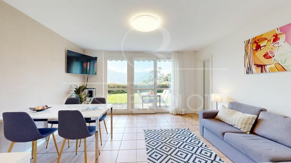 Sonnenverwöhnte Gartenwohnung mit Seesicht, Pool und Jacuzzi in Vairano 8