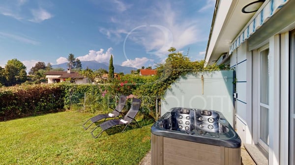 Sonnenverwöhnte Gartenwohnung mit Seesicht, Pool und Jacuzzi in Vairano 7