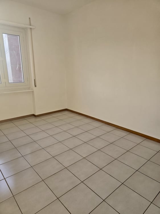 CHIASSO - AFFITTASI APPARTAMENTI 1.5 LOCALI CON BALCONE 2