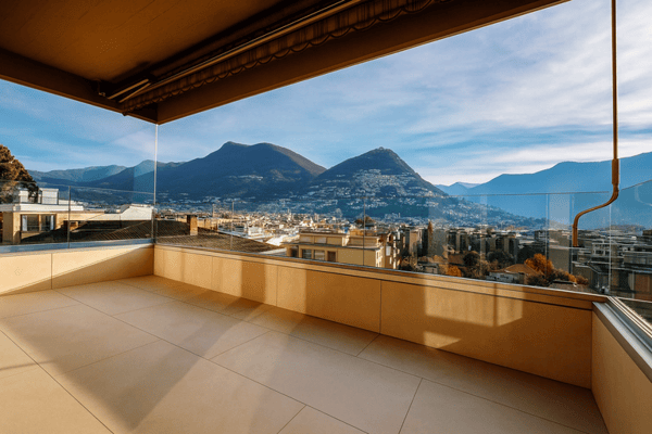 LUGANO - AFFITTASI 1.5 LOCALI CON TERRAZZA E VISTA APERTA 1