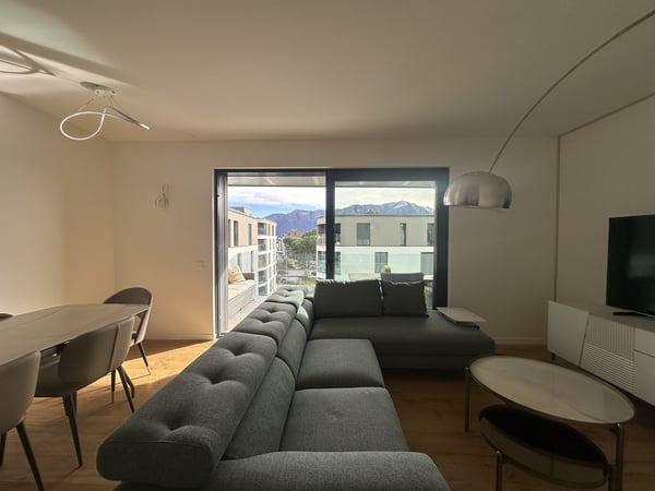 MODERNO APPARTAMENTO ARREDATO CON AMPIA TERRAZZA