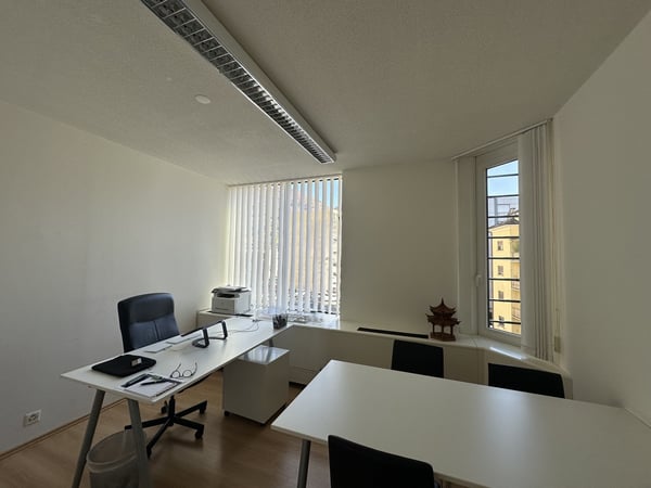 AFFITTASI LUMINOSO E PANORAMICO UFFICIO ZONA SEMI CENTRO 4