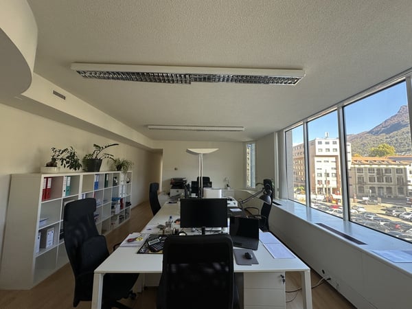 AFFITTASI LUMINOSO E PANORAMICO UFFICIO ZONA SEMI CENTRO 6