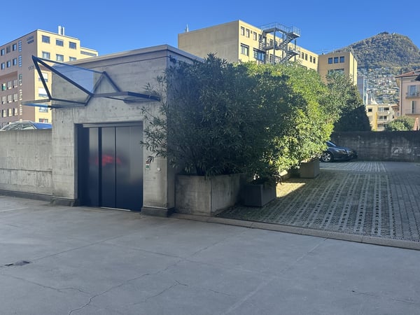 AFFITTASI LUMINOSO E PANORAMICO UFFICIO ZONA SEMI CENTRO 8