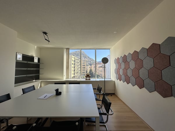 AFFITTASI LUMINOSO E PANORAMICO UFFICIO ZONA SEMI CENTRO 1