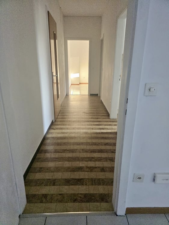 CHIASSO - AFFITTASI APPARTAMENTI 1.5 LOCALI CON BALCONE 3