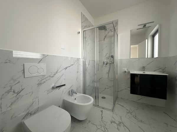 MODERNO APPARTAMENTO ARREDATO CON AMPIA TERRAZZA 12