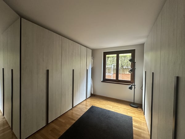 AMPIO APPARTAMENTO CON LOGGIATO VISTA LAGO E PISCINA 12