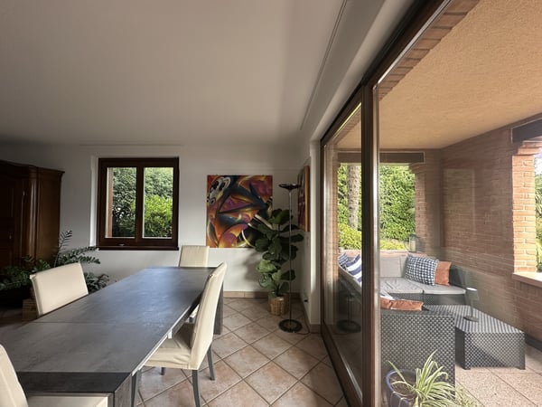 AMPIO APPARTAMENTO CON LOGGIATO VISTA LAGO E PISCINA 5