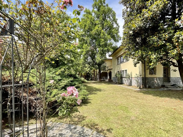 MORBIO INFERIORE - VENDESI VILLA DA RISTRUTTURARE 1