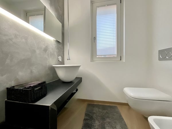 NOVAZZANO - MAGNIFICA VILLA ECOLOGICA IMMERSA NEL VERDE 11