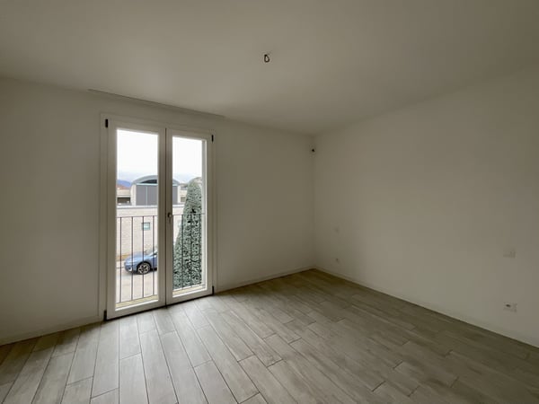 CASLANO - VENDESI AMPISSIMO 1.5 LOCALI CON PISCINA 5