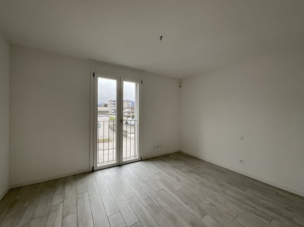 CASLANO - VENDESI AMPISSIMO 1.5 LOCALI CON PISCINA 7