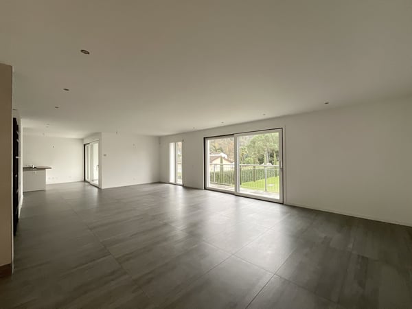 CASLANO - VENDESI AMPISSIMO 1.5 LOCALI CON PISCINA 13