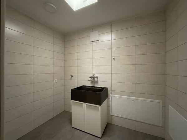 CASLANO - VENDESI AMPISSIMO 1.5 LOCALI CON PISCINA 3