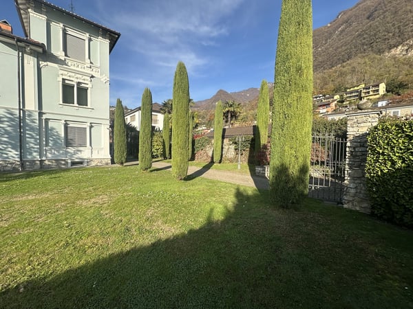 AFFITTASI  APPARTAMENTO ESCLSUIVO IN VILLA  CON GIARDINO 3