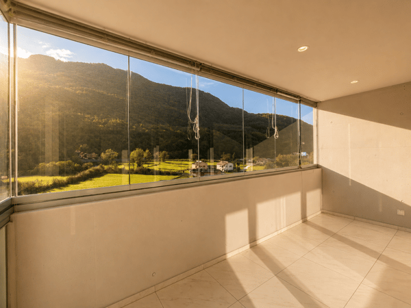 RIVERA - AFFITTASI 4.5 LOCALI CON TERRAZZA VETRATA 3