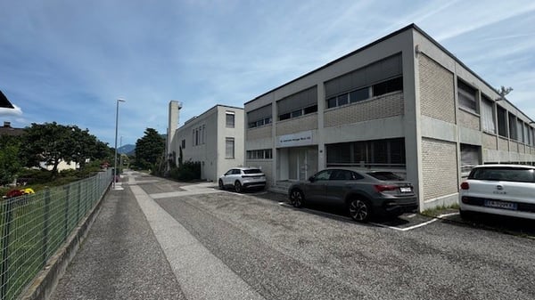 VENDESI AMPIO CAPANNONE/DEPOSITO COMMERCIALE/INDUSTRIALE 2