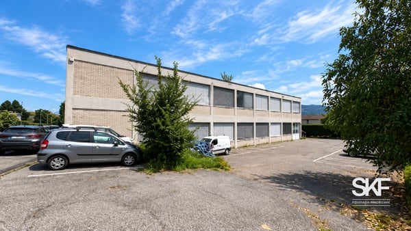 VENDESI AMPIO CAPANNONE/DEPOSITO COMMERCIALE/INDUSTRIALE 8