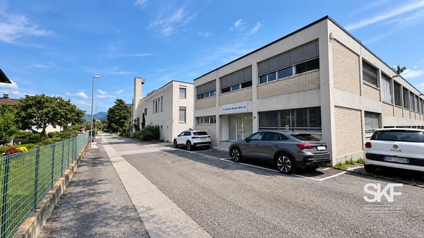 VENDESI AMPIO CAPANNONE/DEPOSITO COMMERCIALE/INDUSTRIALE 9