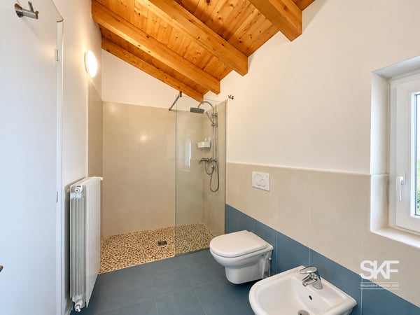 VENDESI - PROPRIETA INDIPENDENTE A DUE PASSI DAL CENTRO 12