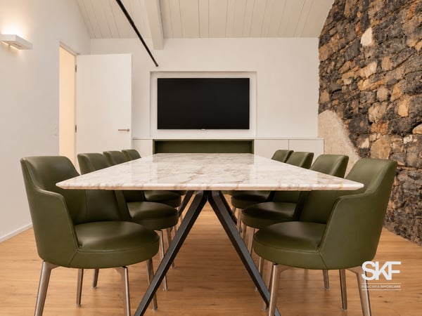 MENDRISIO - VENDESI CARATTERISTICO UFFICIO DI DESIGN SU DUE PIANI 4