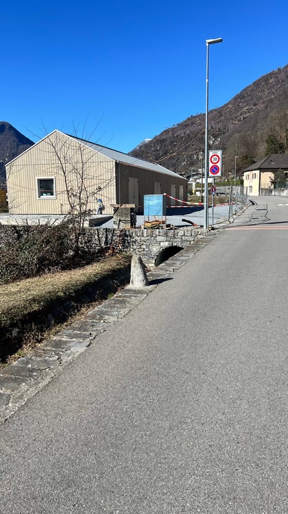 Affittasi splendidi magazzini a Maggia 1