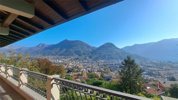 Villa con piscina a Massagno 9