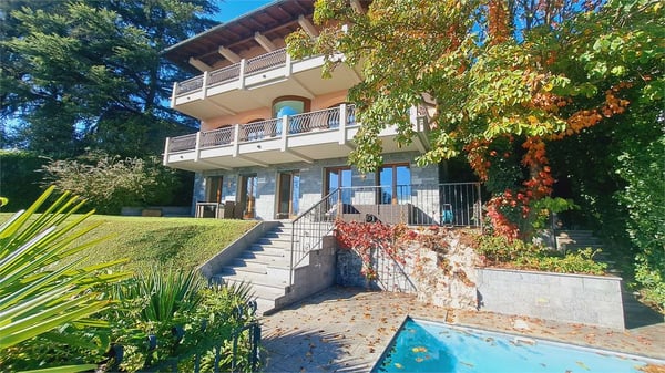 Villa con piscina a Massagno 4