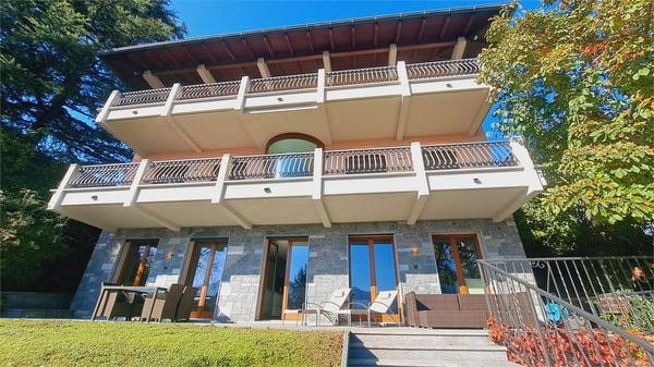 Villa con piscina a Massagno 5