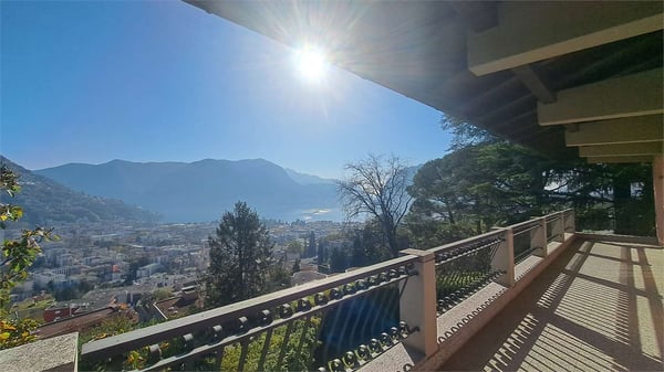 Villa con piscina a Massagno 2