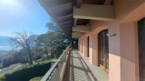 Villa con piscina a Massagno 12