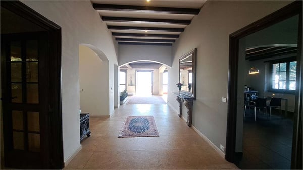 Villa con piscina a Massagno 13