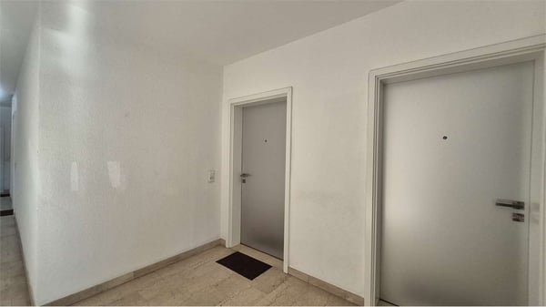 CERCHIAMO SUBENTRANTE - UFFICIO LUMINOSO IN CENTRO A CHIASSO 7