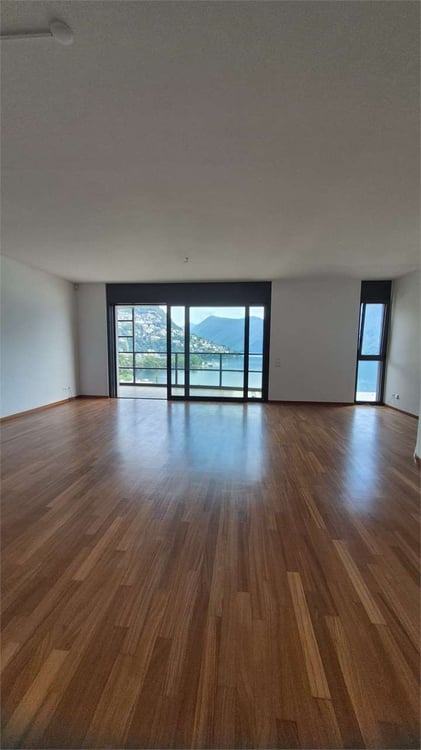 Prestigioso appartamento con vista lago 6