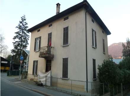 Casa indipendente con ampio giardino edificabile nel cuore di Chiasso 3