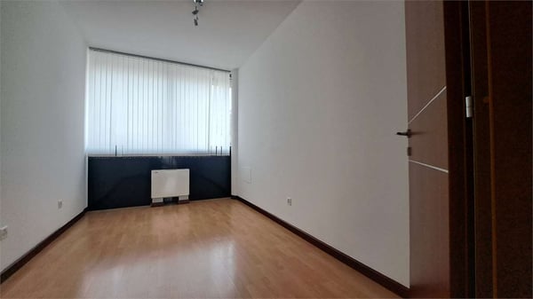 Affittasi spazio commerciale suddivisibile a Pambio Noranco 6