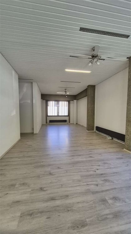 Spazio commerciale in locazione disponibile da subito 4