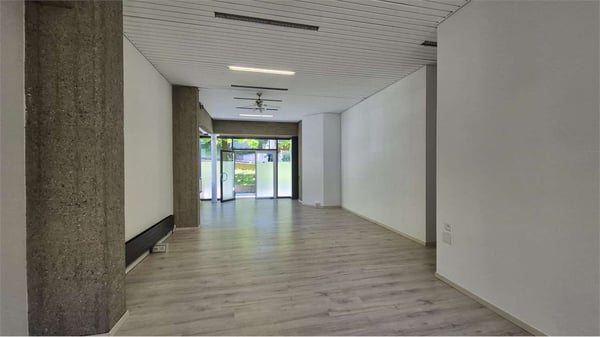 Spazio commerciale in locazione disponibile da subito 3