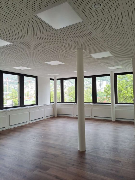 Ampio e luminoso spazio commerciale di 7 locali al 2 piano ristruttur 3