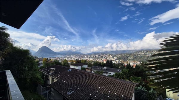 Villa vista lago con giardino