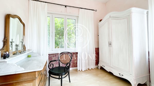 Charmantes Einfamilienhaus mit Pool und großem Grundstück 12
