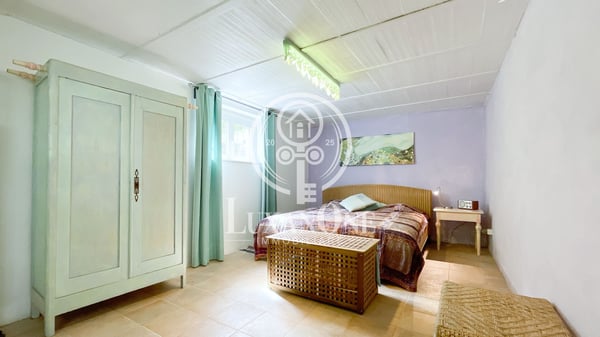 Charmantes Einfamilienhaus mit Pool und großem Grundstück 11
